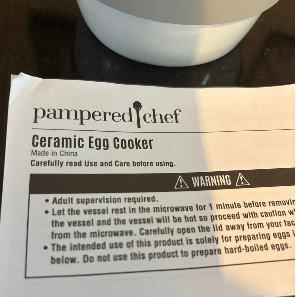 Pampered Chef‎ Ceramic Egg Cooker White Microwave Cooker with Silicone Sleeve